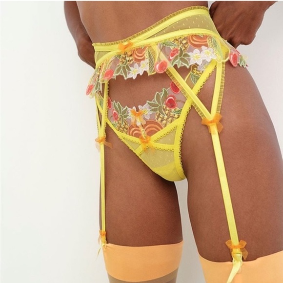 For love and lemons 🍋 mirabelle garter belt